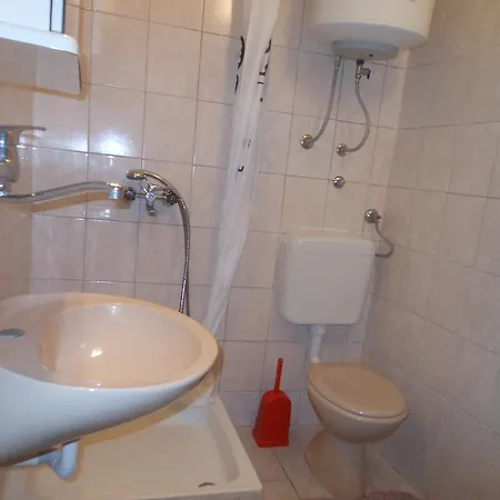Holiday Haire Apartment Split