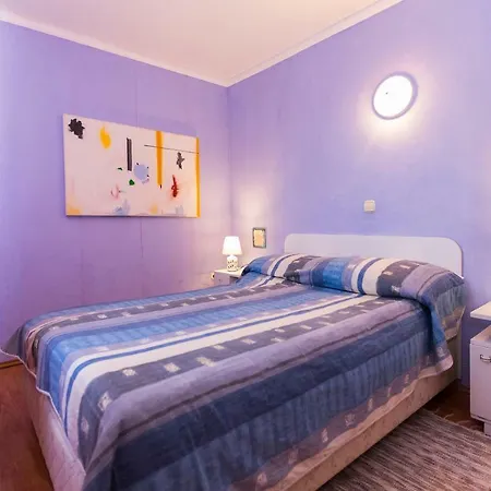 Holiday Haire Apartment *